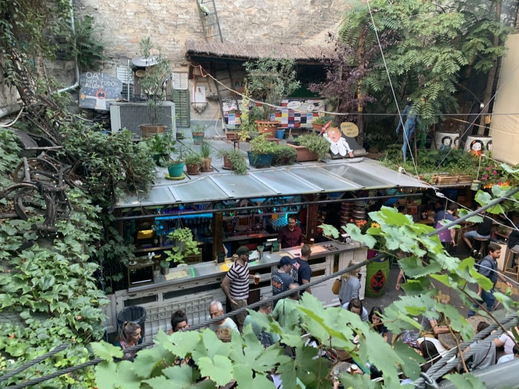 Cruin pub szimpla kert